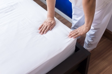 Twin 66x104 white flat sheets, white fitted sheets, hotel sheets, motel sheets, white hospital sheets, 130 threadcount sheets, economy sheets, draw sheets, cot sheets, single white sheets, twin white sheets, bargain white sheets